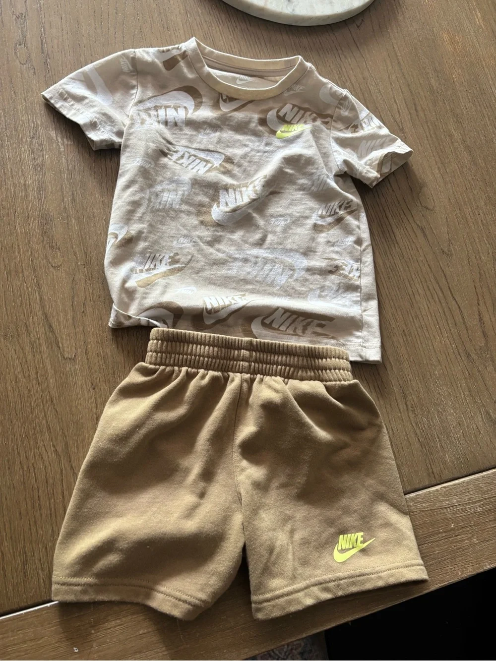 Nike Toddler Tee & Shorts Set in Beige with Neon Yellow Logos 3-4 years